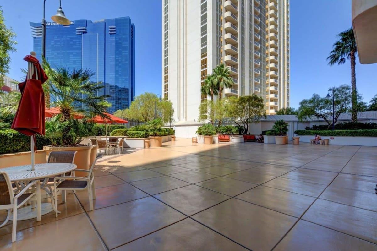 Mgm Signature-33-709 F1 Track & Strip View Balcony 라스베이거스 외부 사진